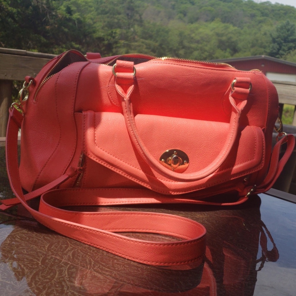 MAKE OFFR 😍 Steve Madden Salmon Colored Bag